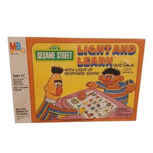 Vtg 1977 Sesame Street Light and Learn Quiz Game Ages 4-7 Req. 2C Batteries USA